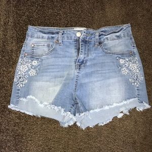 Short celebrity pink